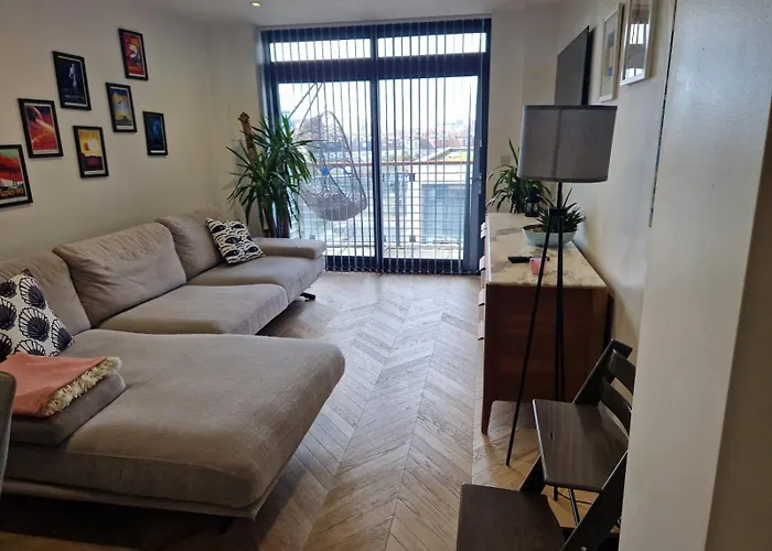 Cosy 1 Bedroom Apartment With Balcony Near Chiswick