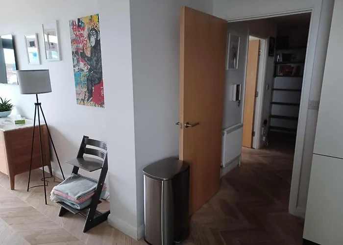 Cosy 1 Bedroom Apartment With Balcony Near Chiswick