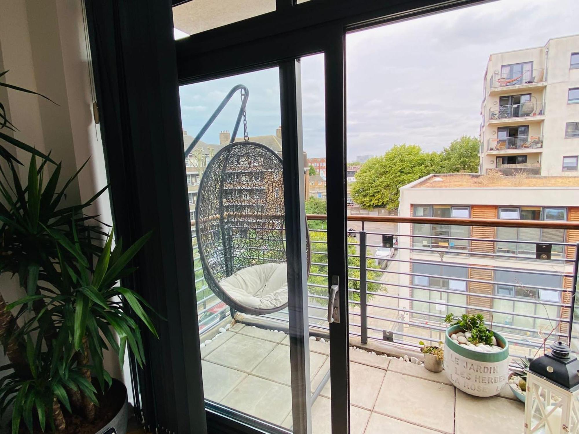 Cosy 1 Bedroom With Balcony Near Chiswick Apartment *